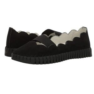 NWT! BERNIE MEV. Black Nubuck Loafers- scalloped